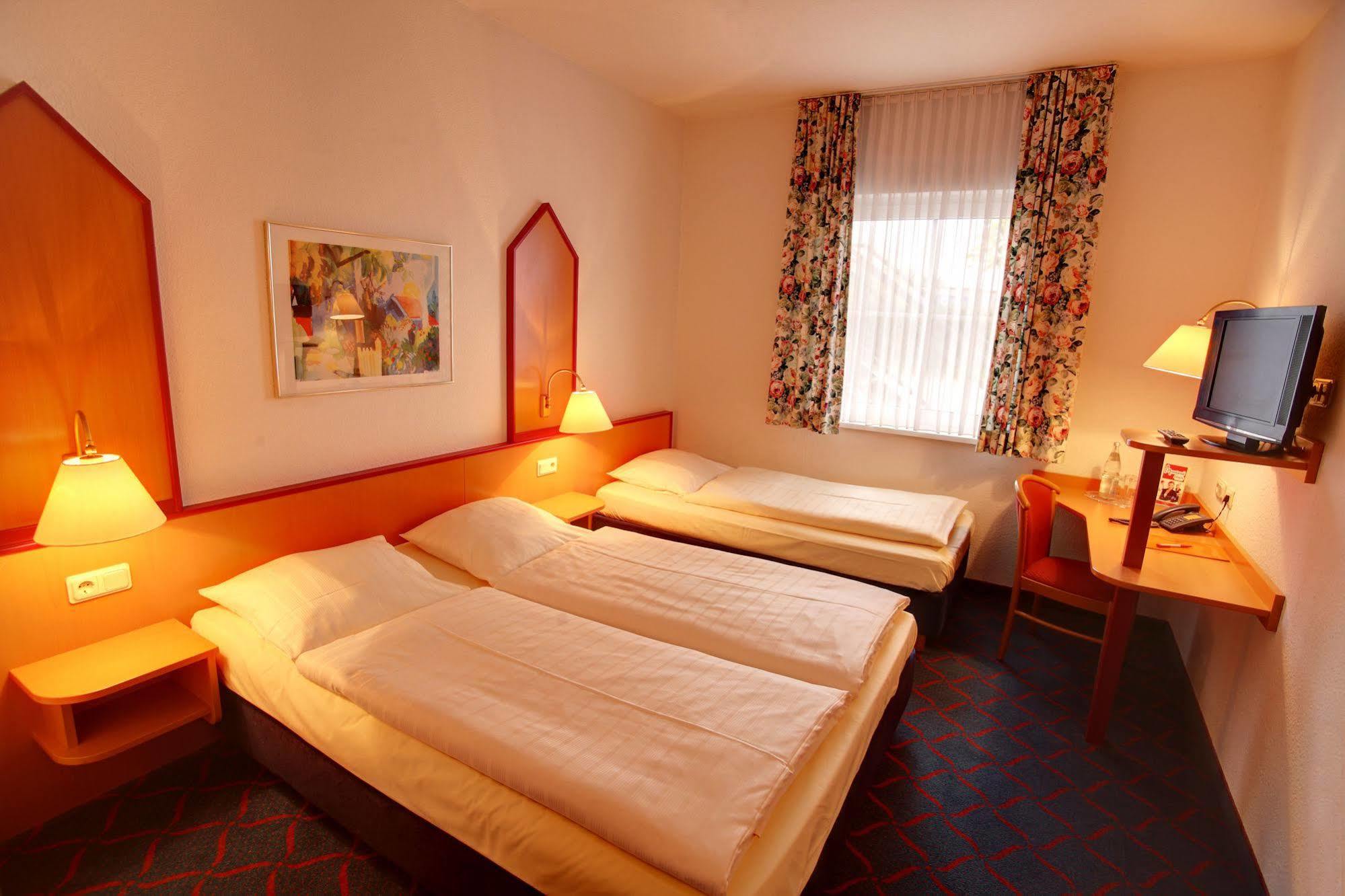 Hotel Montana Lauenau Zewnętrze zdjęcie